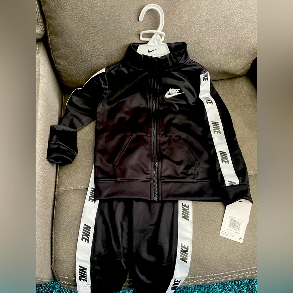 Nike toddler sweatsuit